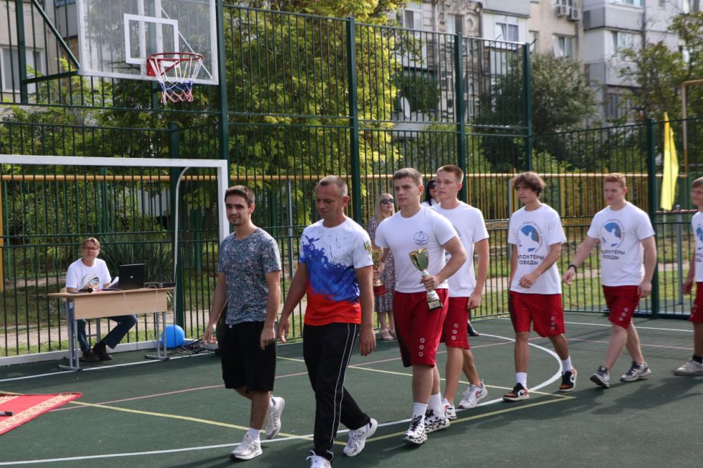 Ольга Урайкина: Сегодня в муниципальном бюджетном общеобразовательном учреждении «Гимназия им. Андреева Н.Р.» города Бахчисарай состоялось торжественное открытие спортивной площадки Ольга Урайкина: Сегодня в муниципальном бюджетном общеобразовательном учреждении «Гимназия им. Андреева Н.Р.» города Бахчисарай состоялось торжественное открытие спортивной площадки