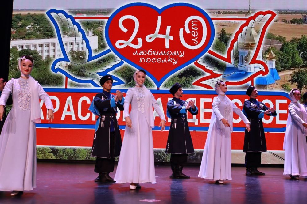Вчера в честь знаменательного события - 240 -летия пгт Красногвардейское состоялся праздничный концерт, который стал незабываемым событием для жителей и гостей поселка Вчера в честь знаменательного события - 240 -летия пгт Красногвардейское состоялся праздничный концерт, который стал незабываемым событием для жителей и гостей поселка