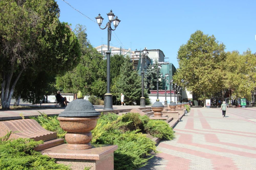 #зеленхоз. Специалисты службы городского хозяйства ежедневно занимаются вывозом веток после обрезки. Сегодня работники трудились в центральной части города #зеленхоз. Специалисты службы городского хозяйства ежедневно занимаются вывозом веток после обрезки. Сегодня работники трудились в центральной части города