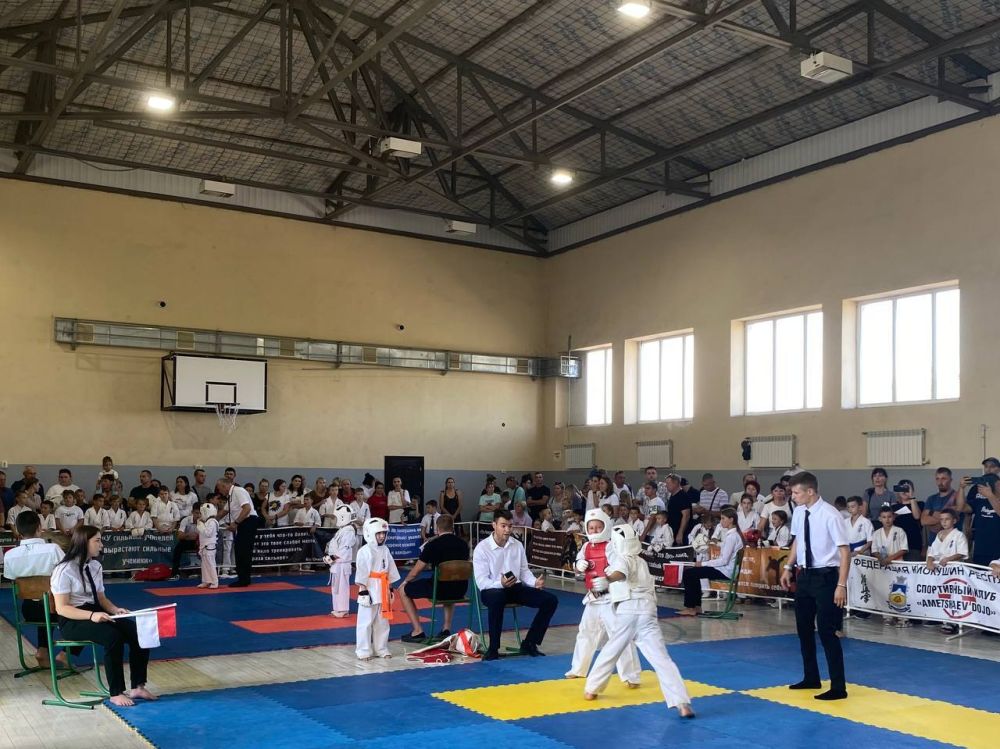 В спортивном зале МБОУ «Зуйская СШ N 2 имени С.Сеитвелиева» сегодня состоялся Открытый турнир Белогорского района по киокусинкай памяти Лахина Андрея Александровича и Винтоняк Елены Андреевны В спортивном зале МБОУ «Зуйская СШ N 2 имени С.Сеитвелиева» сегодня состоялся Открытый турнир Белогорского района по киокусинкай памяти Лахина Андрея Александровича и Винтоняк Елены Андреевны