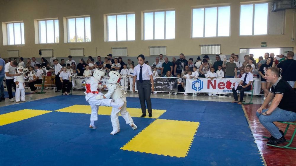 В спортивном зале МБОУ «Зуйская СШ N 2 имени С.Сеитвелиева» сегодня состоялся Открытый турнир Белогорского района по киокусинкай памяти Лахина Андрея Александровича и Винтоняк Елены Андреевны В спортивном зале МБОУ «Зуйская СШ N 2 имени С.Сеитвелиева» сегодня состоялся Открытый турнир Белогорского района по киокусинкай памяти Лахина Андрея Александровича и Винтоняк Елены Андреевны
