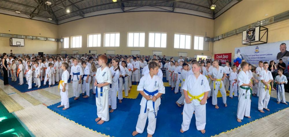 В спортивном зале МБОУ «Зуйская СШ N 2 имени С.Сеитвелиева» сегодня состоялся Открытый турнир Белогорского района по киокусинкай памяти Лахина Андрея Александровича и Винтоняк Елены Андреевны В спортивном зале МБОУ «Зуйская СШ N 2 имени С.Сеитвелиева» сегодня состоялся Открытый турнир Белогорского района по киокусинкай памяти Лахина Андрея Александровича и Винтоняк Елены Андреевны