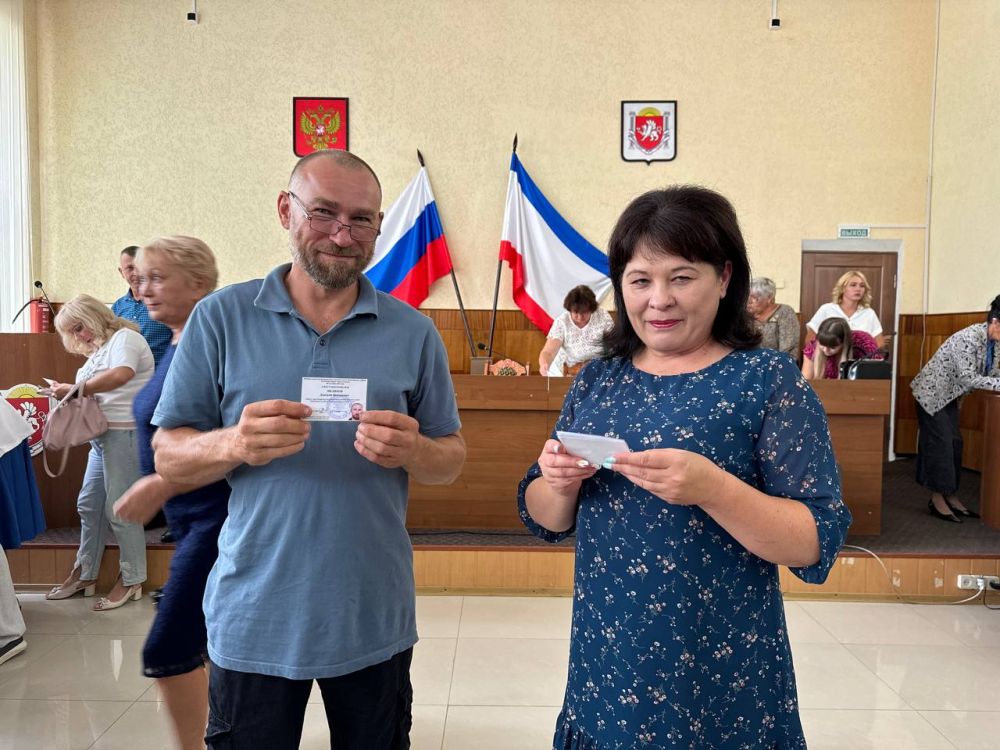 Александр Дудинов: Сегодня состоялось вручение удостоверений новоизбранным депутатам сельских советов Черноморского района Александр Дудинов: Сегодня состоялось вручение удостоверений новоизбранным депутатам сельских советов Черноморского района