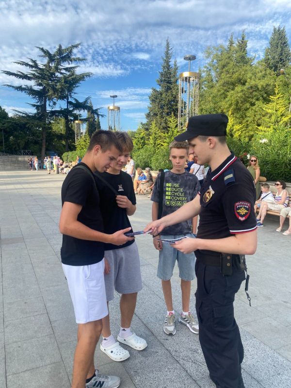 В Алуште для гостей и жителей города-курорта выступил оркестр культурного центра МВД по Республике Крым В Алуште для гостей и жителей города-курорта выступил оркестр культурного центра МВД по Республике Крым
