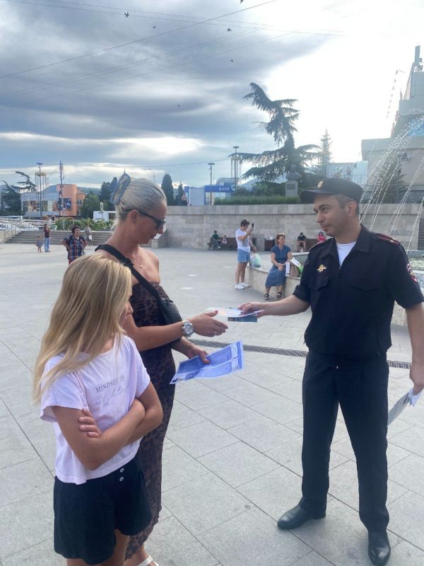 В Алуште для гостей и жителей города-курорта выступил оркестр культурного центра МВД по Республике Крым В Алуште для гостей и жителей города-курорта выступил оркестр культурного центра МВД по Республике Крым