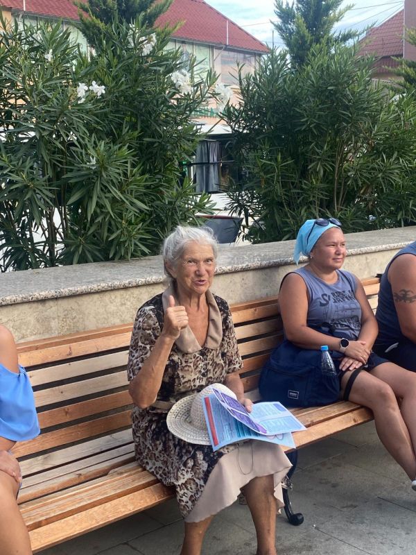 В Алуште для гостей и жителей города-курорта выступил оркестр культурного центра МВД по Республике Крым В Алуште для гостей и жителей города-курорта выступил оркестр культурного центра МВД по Республике Крым