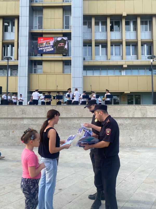 В Алуште для гостей и жителей города-курорта выступил оркестр культурного центра МВД по Республике Крым В Алуште для гостей и жителей города-курорта выступил оркестр культурного центра МВД по Республике Крым