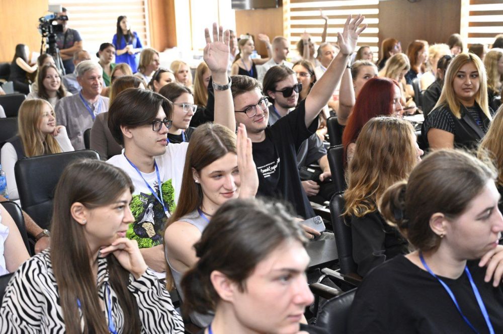 Межрегиональный форум Южного федерального округа «Практика СМИ в укреплении межнационального согласия» второй год объединяет на своей площадке делегации из числа представителей СМИ Астрахани, Воронежской, Ростовской, Херсонской областей и Севастополя Межрегиональный форум Южного федерального округа «Практика СМИ в укреплении межнационального согласия» второй год объединяет на своей площадке делегации из числа представителей СМИ Астрахани, Воронежской, Ростовской, Херсонской областей и Севастополя
