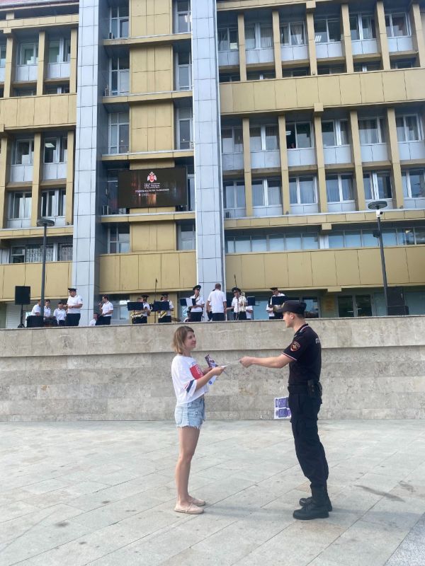 В Алуште для гостей и жителей города-курорта выступил оркестр культурного центра МВД по Республике Крым В Алуште для гостей и жителей города-курорта выступил оркестр культурного центра МВД по Республике Крым