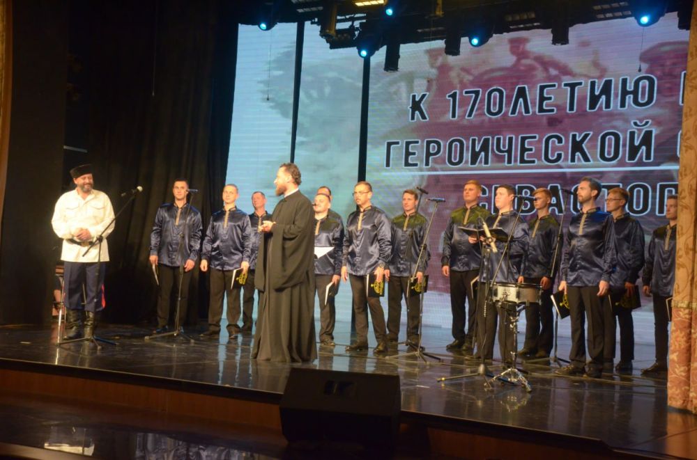 На сцене Крымскотатарского академического музыкально-драматического театра прошел концерт, посвященный началу героической обороны в годы Крымской войны На сцене Крымскотатарского академического музыкально-драматического театра прошел концерт, посвященный началу героической обороны в годы Крымской войны