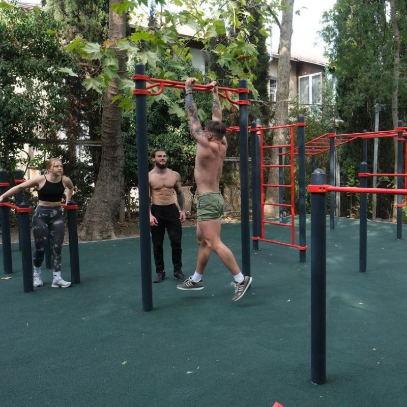 В Ялте стало на одну спортивную площадку больше В Ялте стало на одну спортивную площадку больше