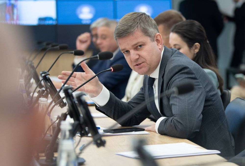 Михаил Развожаев: Сегодня провел первое заседание комиссии Государственного Совета Российской Федерации по направлению «Культура и традиционные духовно-нравственные ценности» Михаил Развожаев: Сегодня провел первое заседание комиссии Государственного Совета Российской Федерации по направлению «Культура и традиционные духовно-нравственные ценности»