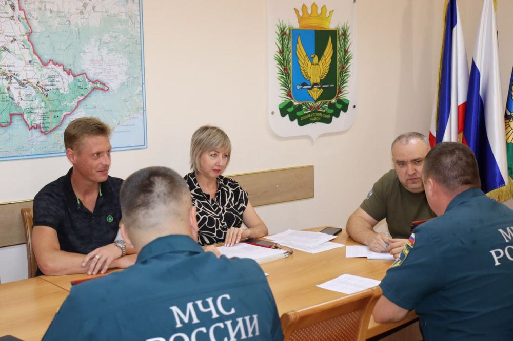 Денис Кратюк: Совместно с председателем Симферопольского районного совета Банарь С.П., заместителем главы администрации Юрченко И.С Денис Кратюк: Совместно с председателем Симферопольского районного совета Банарь С.П., заместителем главы администрации Юрченко И.С