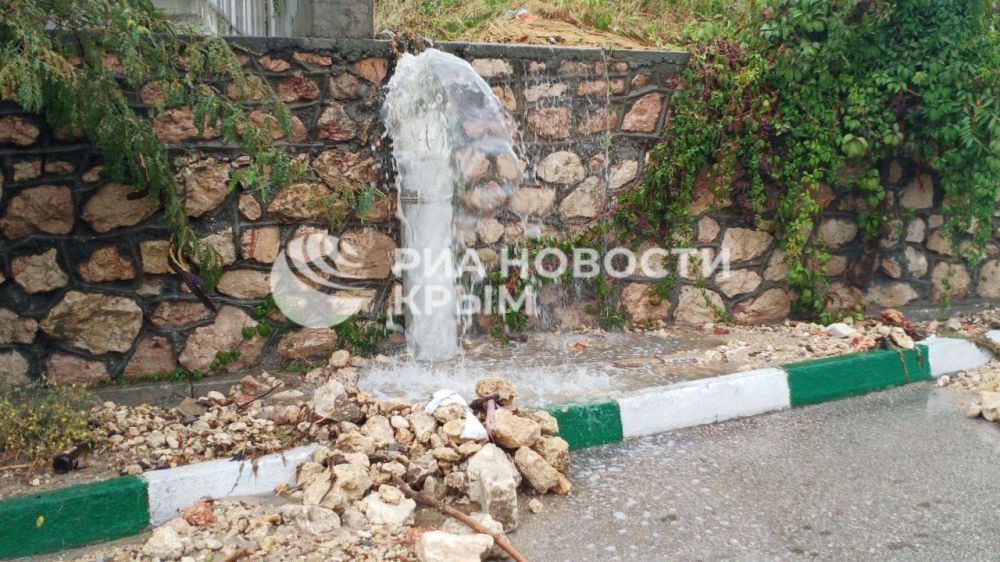 Непогода обрушилась на Севастополь Непогода обрушилась на Севастополь