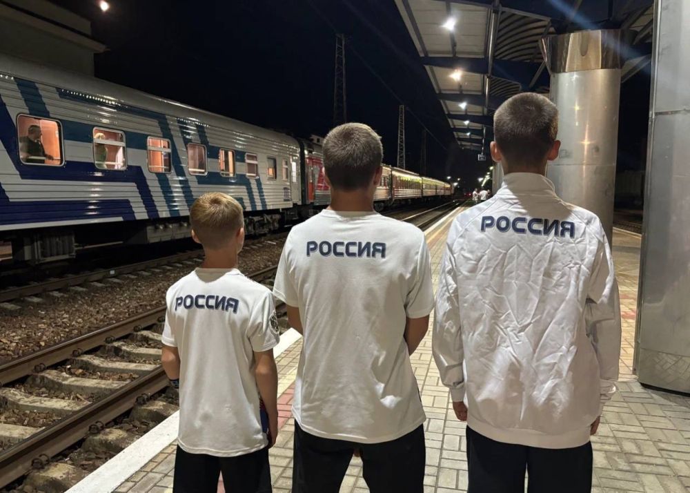 «Единая Россия» отправила детскую команду из Херсонской области на VI Всероссийский фестиваль дворового футбола. «Единая Россия» отправила детскую команду из Херсонской области на VI Всероссийский фестиваль дворового футбола.