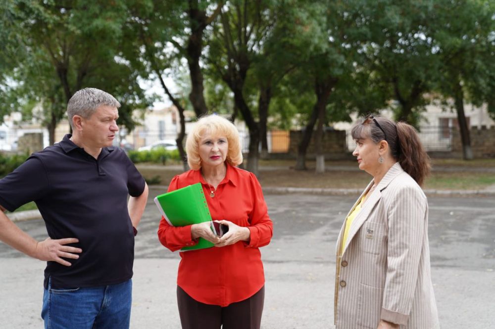 Эммилия Леонова: Сегодня совместно с главой администрации города Евпатории Юрьевым Александром Юрьевичем с рабочим визитом посетили МБОУ «СШ №1 имени Героя Советского Союза Максима Губанова» Эммилия Леонова: Сегодня совместно с главой администрации города Евпатории Юрьевым Александром Юрьевичем с рабочим визитом посетили МБОУ «СШ №1 имени Героя Советского Союза Максима Губанова»