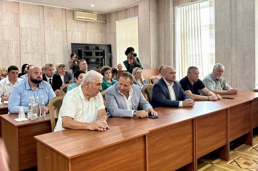 Владимир Немцев: Сегодня вручили мандаты вновь избранным депутатам Законодательного Собрания города Севастополя III созыва Владимир Немцев: Сегодня вручили мандаты вновь избранным депутатам Законодательного Собрания города Севастополя III созыва