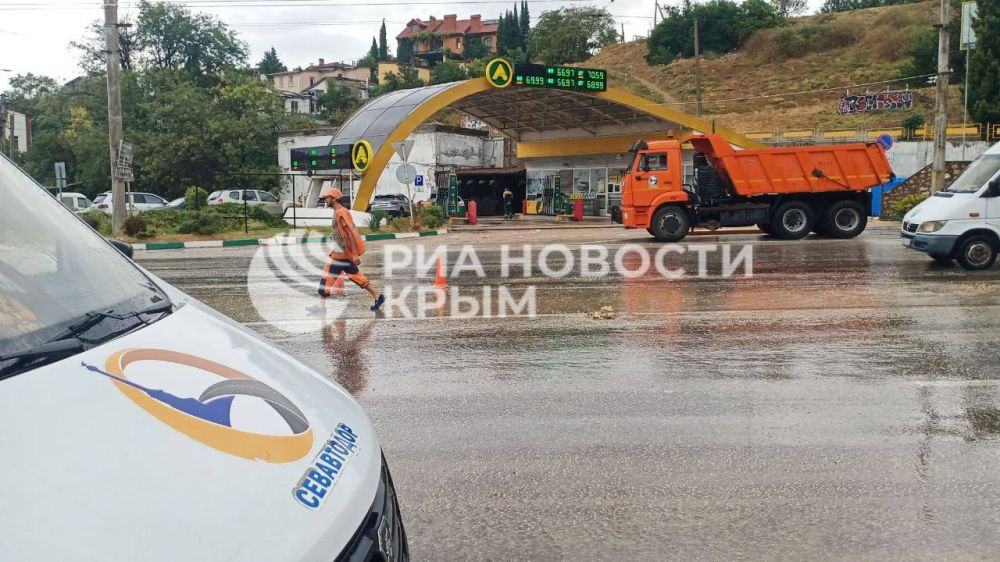 Непогода обрушилась на Севастополь Непогода обрушилась на Севастополь