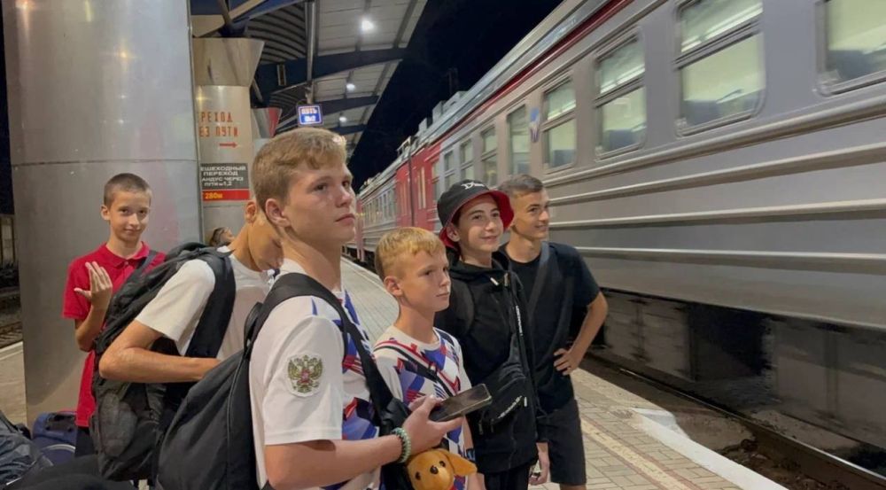 «Единая Россия» отправила детскую команду из Херсонской области на VI Всероссийский фестиваль дворового футбола. «Единая Россия» отправила детскую команду из Херсонской области на VI Всероссийский фестиваль дворового футбола.