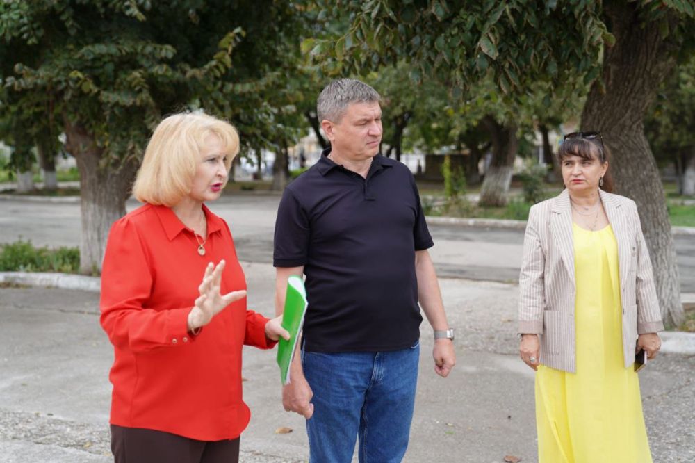 Эммилия Леонова: Сегодня совместно с главой администрации города Евпатории Юрьевым Александром Юрьевичем с рабочим визитом посетили МБОУ «СШ №1 имени Героя Советского Союза Максима Губанова» Эммилия Леонова: Сегодня совместно с главой администрации города Евпатории Юрьевым Александром Юрьевичем с рабочим визитом посетили МБОУ «СШ №1 имени Героя Советского Союза Максима Губанова»