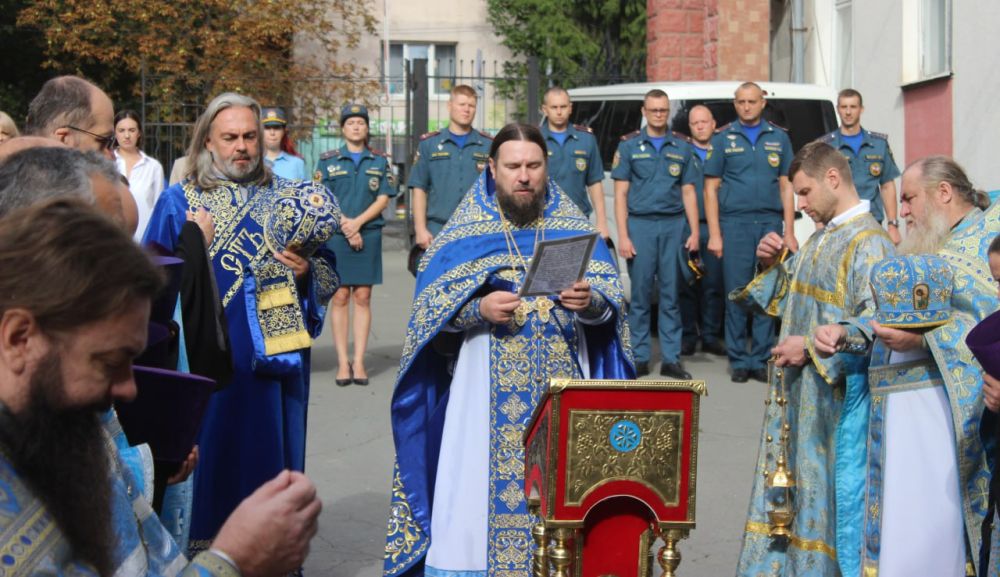 Перед образом Богородицы Перед образом Богородицы