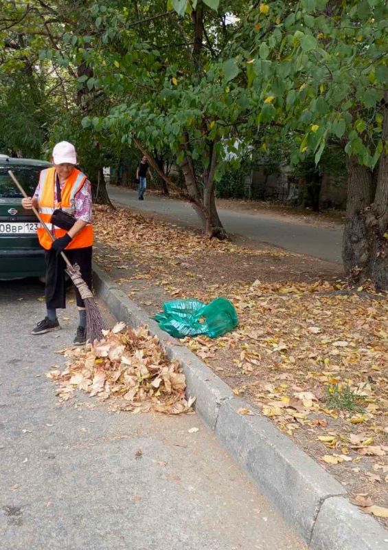 В уборке территорий Симферополя ежедневно задействованы более 500 человек, сообщает пресс-служба администрации крымской столицы В уборке территорий Симферополя ежедневно задействованы более 500 человек, сообщает пресс-служба администрации крымской столицы