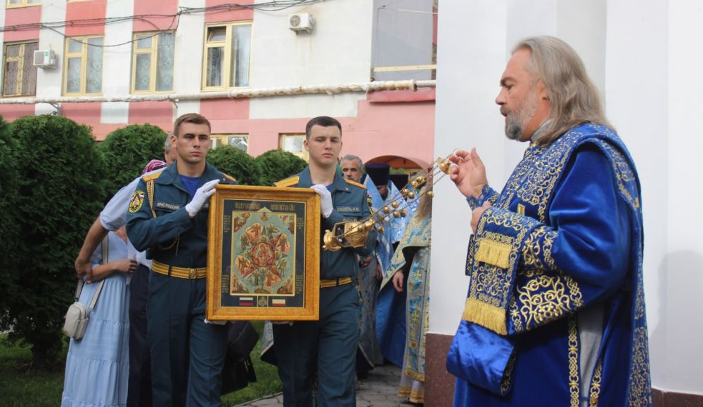 Перед образом Богородицы Перед образом Богородицы