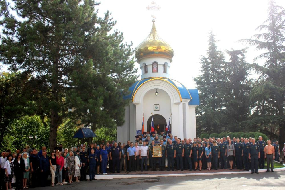 Перед образом Богородицы Перед образом Богородицы