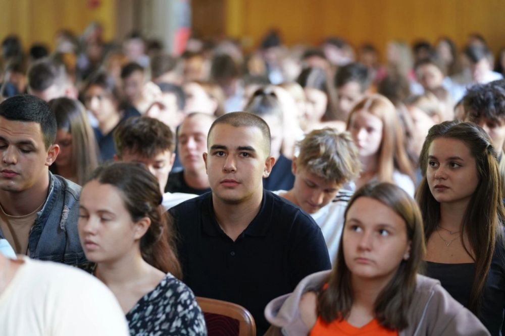 ОБУЧЕНИЕ СЛУЖЕНИЕМ. В КФУ им. В.И. Вернадского состоялся старт программы «Обучение служением». В мероприятии приняла участие заместитель председателя Госкомитета молодежной политики Республики Крым Ани Григорян ОБУЧЕНИЕ СЛУЖЕНИЕМ. В КФУ им. В.И. Вернадского состоялся старт программы «Обучение служением». В мероприятии приняла участие заместитель председателя Госкомитета молодежной политики Республики Крым Ани Григорян