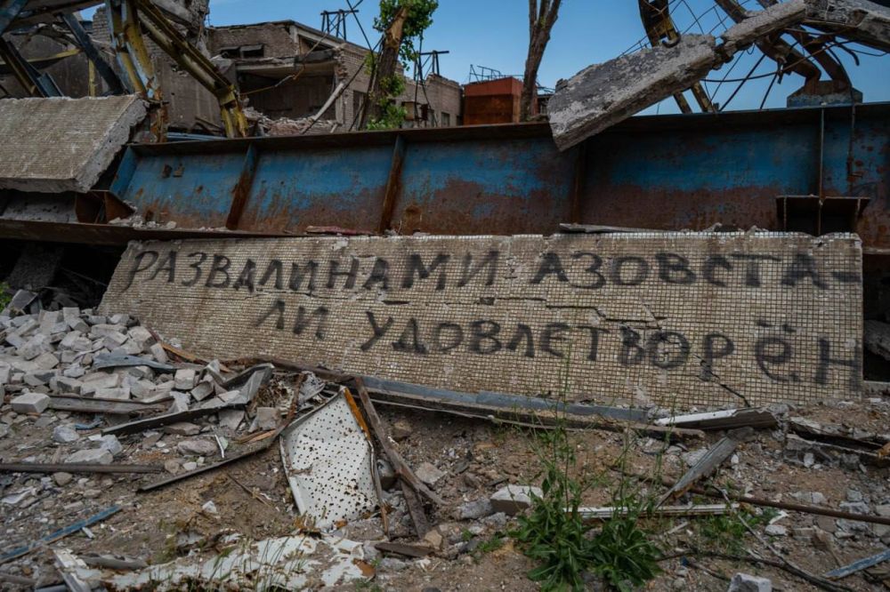 Продолжаем знакомство с военными корреспондентами, чьи работы представлены на выставке Фонда «Ленинградский рубеж» в прокуратуре Ленинградской области Продолжаем знакомство с военными корреспондентами, чьи работы представлены на выставке Фонда «Ленинградский рубеж» в прокуратуре Ленинградской области