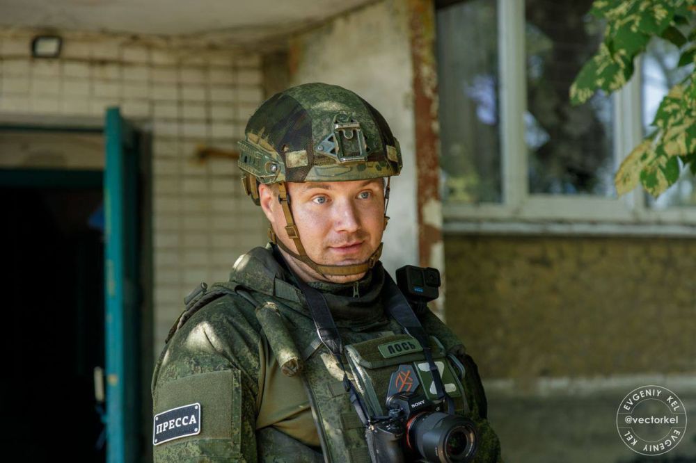 Продолжаем знакомство с военными корреспондентами, чьи работы представлены на выставке Фонда «Ленинградский рубеж» в прокуратуре Ленинградской области Продолжаем знакомство с военными корреспондентами, чьи работы представлены на выставке Фонда «Ленинградский рубеж» в прокуратуре Ленинградской области