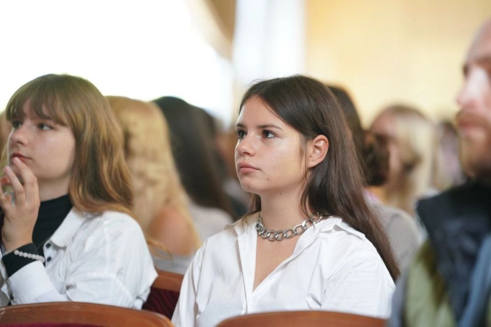ОБУЧЕНИЕ СЛУЖЕНИЕМ. В КФУ им. В.И. Вернадского состоялся старт программы «Обучение служением». В мероприятии приняла участие заместитель председателя Госкомитета молодежной политики Республики Крым Ани Григорян ОБУЧЕНИЕ СЛУЖЕНИЕМ. В КФУ им. В.И. Вернадского состоялся старт программы «Обучение служением». В мероприятии приняла участие заместитель председателя Госкомитета молодежной политики Республики Крым Ани Григорян