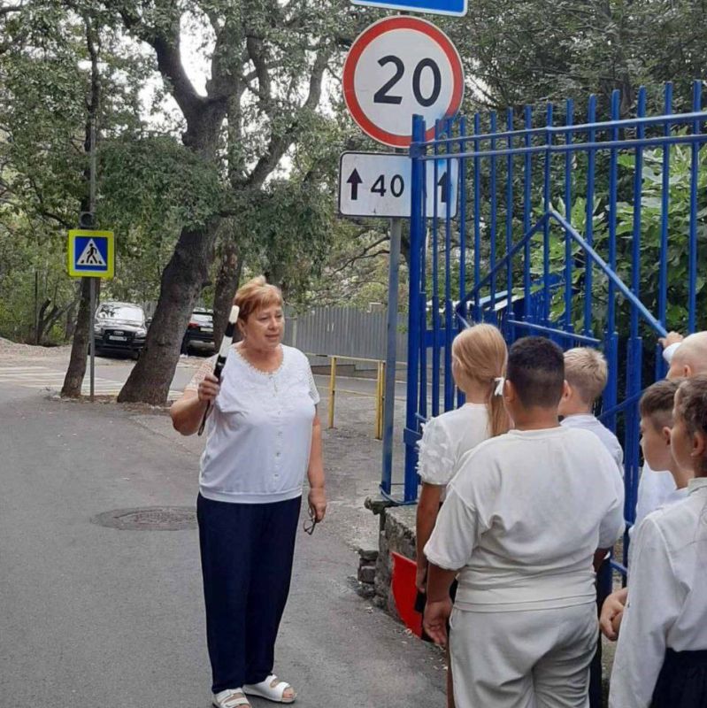 С детства знать положено правила дорожные! С детства знать положено правила дорожные!