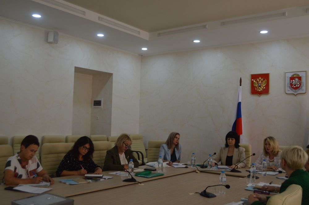 Валентина Лаврик: В Министерстве образования, науки и молодежи Республики Крым состоялась встреча с заместителем руководителя Проекта госпитальных школ России «УчимЗнаем» Крымовой Татьяной Владленовной Валентина Лаврик: В Министерстве образования, науки и молодежи Республики Крым состоялась встреча с заместителем руководителя Проекта госпитальных школ России «УчимЗнаем» Крымовой Татьяной Владленовной