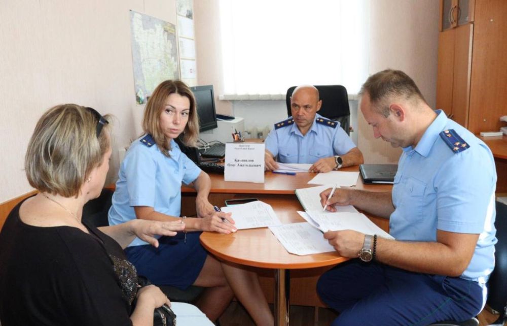 В ходе рабочей поездки в Белогорский район прокурор Республики Крым Олег Камшилов провел выездной прием граждан В ходе рабочей поездки в Белогорский район прокурор Республики Крым Олег Камшилов провел выездной прием граждан