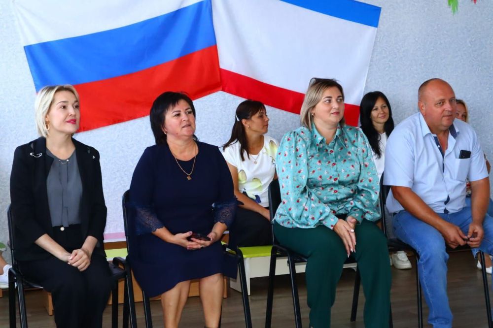 Инна Федоренко: Сотрудники и детки Медведевского детского сада пригласили меня на торжественное мероприятие, посвященное окончанию ремонта кровли, установки ограждения, замене окон и дверей в актовом зале, а также благоустройству игровой зоны во дворе Инна Федоренко: Сотрудники и детки Медведевского детского сада пригласили меня на торжественное мероприятие, посвященное окончанию ремонта кровли, установки ограждения, замене окон и дверей в актовом зале, а также благоустройству игровой зоны во дворе