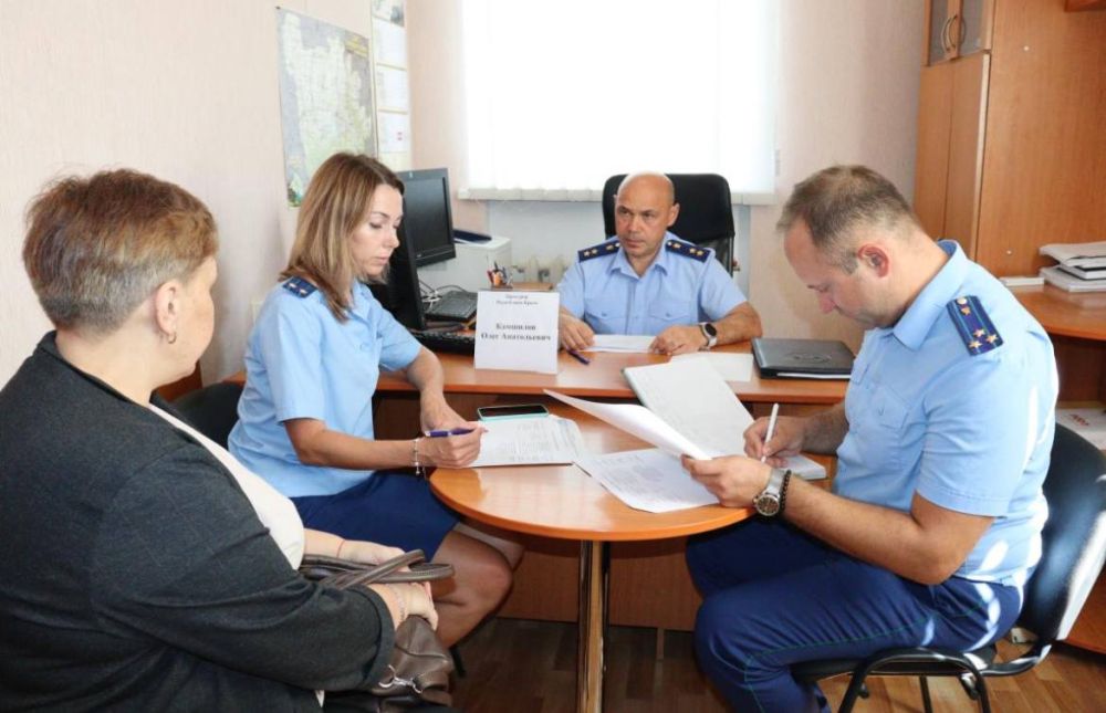 В ходе рабочей поездки в Белогорский район прокурор Республики Крым Олег Камшилов провел выездной прием граждан В ходе рабочей поездки в Белогорский район прокурор Республики Крым Олег Камшилов провел выездной прием граждан