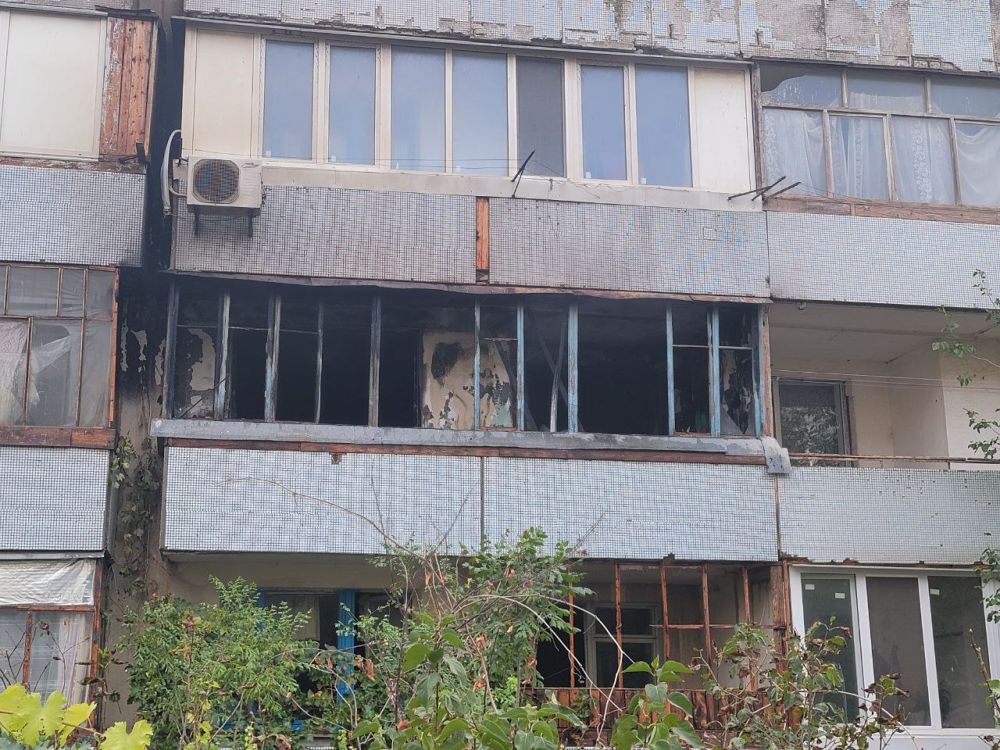 Двух человек спасли сотрудники МЧС на пожаре в селе Карьерное Сакского района Двух человек спасли сотрудники МЧС на пожаре в селе Карьерное Сакского района