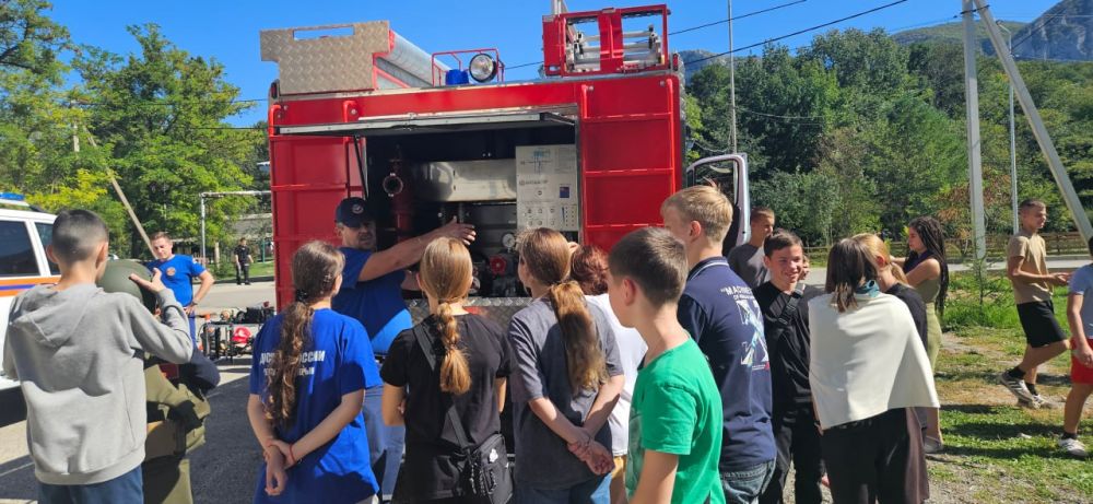 В рамках слета «Школа юных командиров» в Детском оздоровительном центре "Сокол" состоялся открытый урок для кадетов пожарно-спасательного профиля В рамках слета «Школа юных командиров» в Детском оздоровительном центре "Сокол" состоялся открытый урок для кадетов пожарно-спасательного профиля
