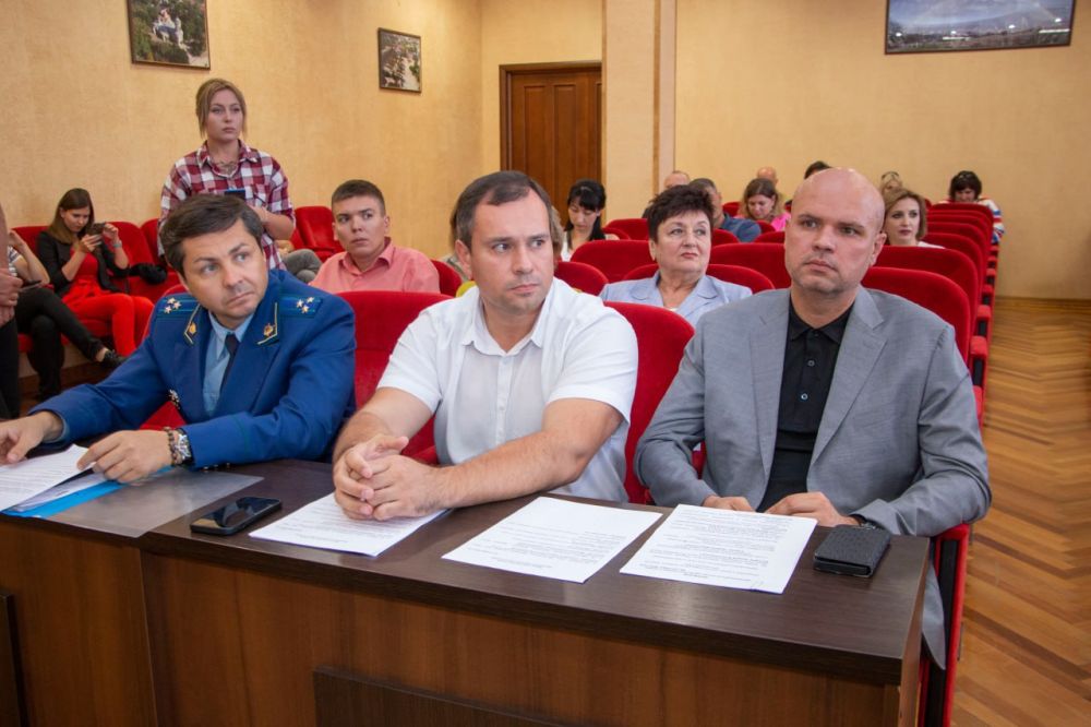 #городские_новости. На должность Главы муниципального образования - Председателя Керченского городского совета избран Денис... #городские_новости. На должность Главы муниципального образования - Председателя Керченского городского совета избран Денис...