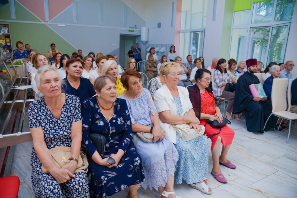 Эммилия Леонова: Юбилей школы – это особый праздник, объединяющий многие поколения учителей, учеников и родителей Эммилия Леонова: Юбилей школы – это особый праздник, объединяющий многие поколения учителей, учеников и родителей