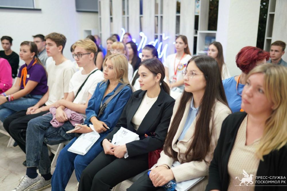 ВСЁ В РУКАХ МОЛОДЕЖИ. В Ресурсном центре поддержки добровольчества прошел второй день совещания для представителей учреждений среднего профессионального образования ВСЁ В РУКАХ МОЛОДЕЖИ. В Ресурсном центре поддержки добровольчества прошел второй день совещания для представителей учреждений среднего профессионального образования