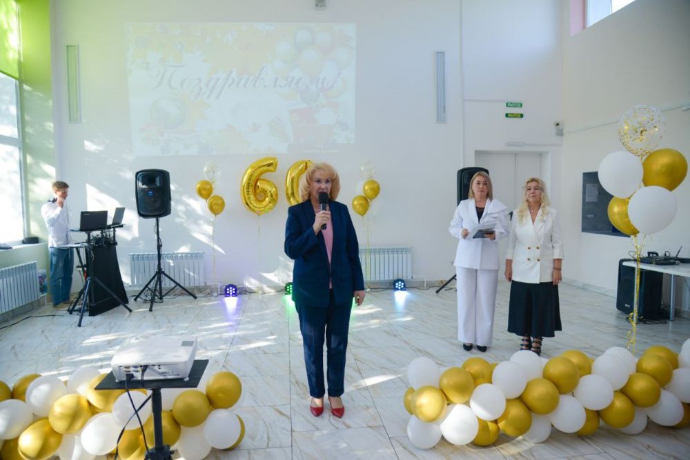 Эммилия Леонова: Юбилей школы – это особый праздник, объединяющий многие поколения учителей, учеников и родителей Эммилия Леонова: Юбилей школы – это особый праздник, объединяющий многие поколения учителей, учеников и родителей