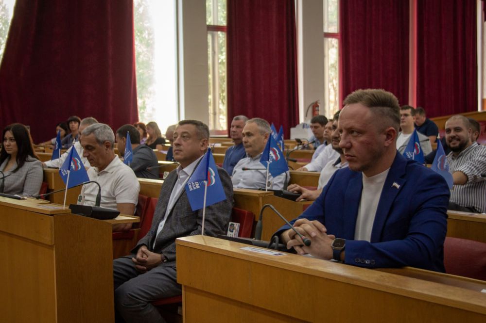 Сегодня состоялась вторая внеочередная сессия Симферопольского городского совета III созыва под руководством главы муниципального образования городской округ Симферополь Республики Крым – председателя Симферопольского городского совета Виктора Агеева Сегодня состоялась вторая внеочередная сессия Симферопольского городского совета III созыва под руководством главы муниципального образования городской округ Симферополь Республики Крым – председателя Симферопольского городского совета Виктора Агеева