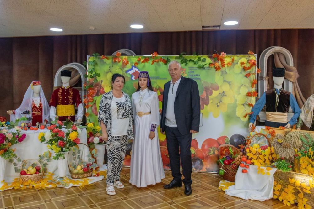 В Симферополе отметили крымскотатарский национальный праздник Дервиза В Симферополе отметили крымскотатарский национальный праздник Дервиза