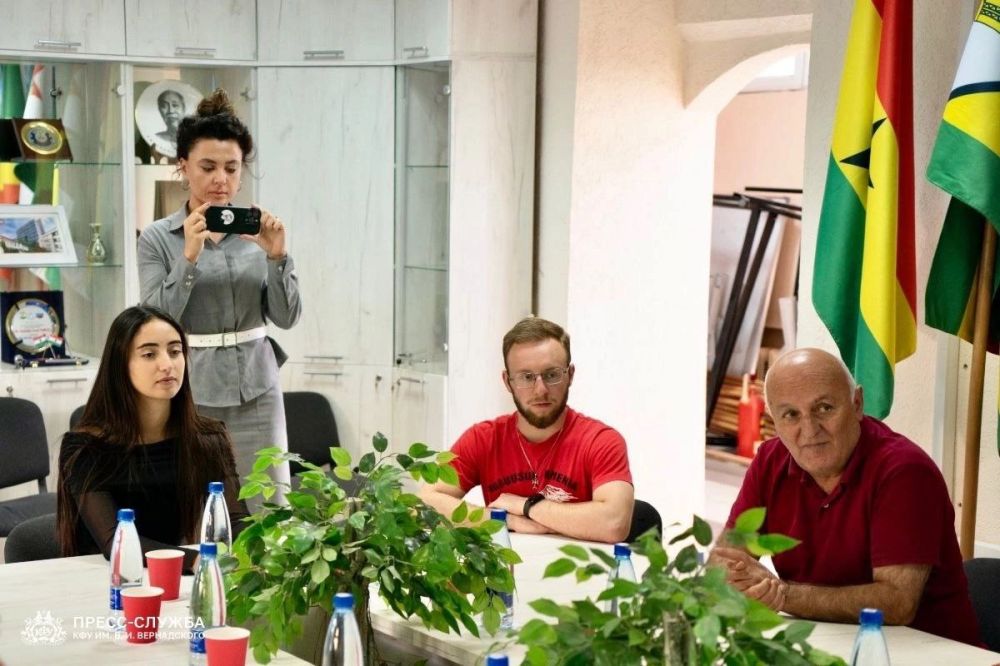 Круглый стол: «Хачкары Крыма: презентация культурного наследия» прошёл в Управлении международной деятельности Крымского федерального университета Круглый стол: «Хачкары Крыма: презентация культурного наследия» прошёл в Управлении международной деятельности Крымского федерального университета
