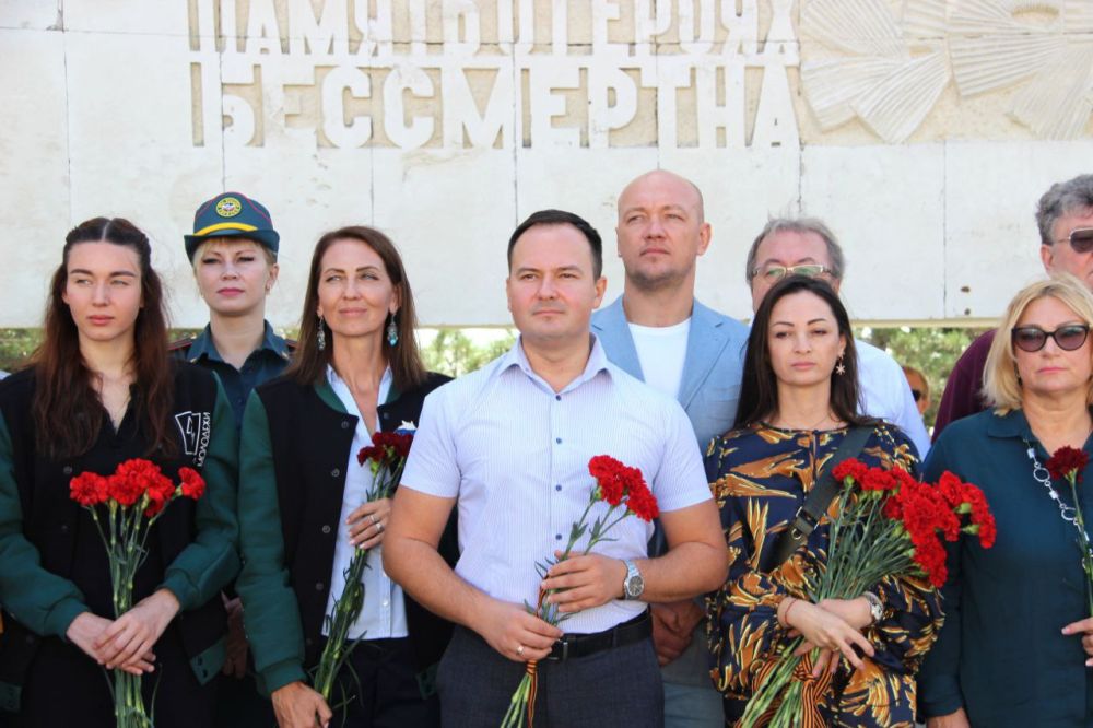 Константин Шимановский: Стартовал осенний этап «Вахты Памяти поколений Пост №1»! Это главный караульный пост страны, в который по традиции заступают учащиеся 23 школ муниципалитета, а также военно-патриотические объединения местного отделения ДОСААФ Константин Шимановский: Стартовал осенний этап «Вахты Памяти поколений Пост №1»! Это главный караульный пост страны, в который по традиции заступают учащиеся 23 школ муниципалитета, а также военно-патриотические объединения местного отделения ДОСААФ