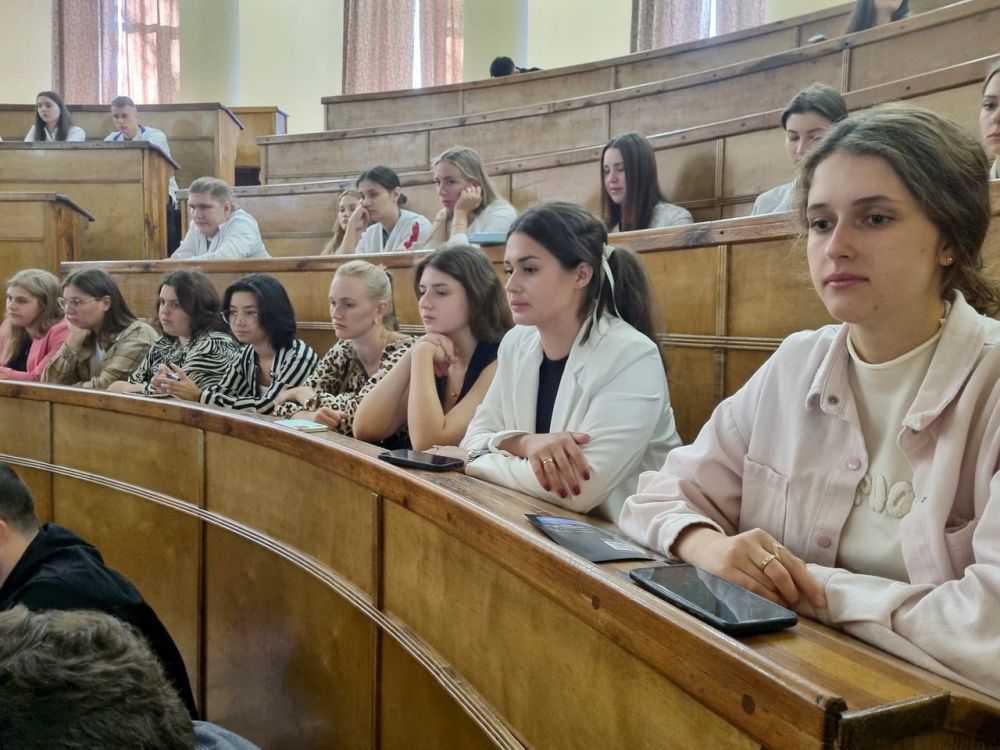 Крым с рабочим визитом посетил главный внештатный детский специалист хирург Минздрава России Крым с рабочим визитом посетил главный внештатный детский специалист хирург Минздрава России