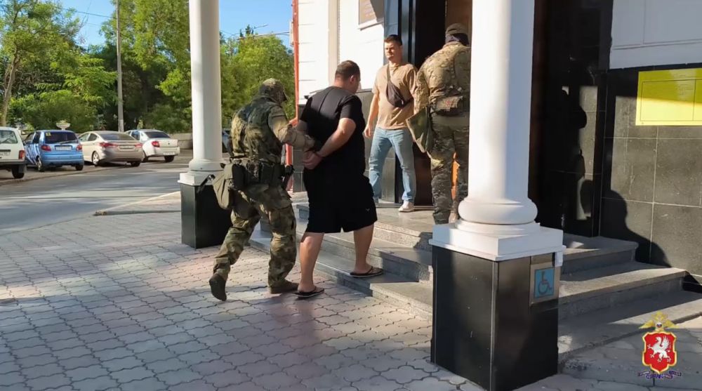 Купюры «банка приколов» вместо прибыли: экс-бизнесмен в Севастополе обманул инвесторов на 60 млн рублей Купюры «банка приколов» вместо прибыли: экс-бизнесмен в Севастополе обманул инвесторов на 60 млн рублей