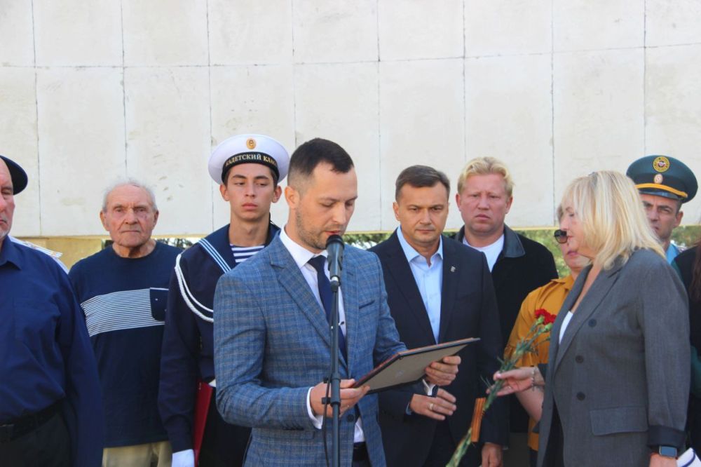 Константин Шимановский: Стартовал осенний этап «Вахты Памяти поколений Пост №1»! Это главный караульный пост страны, в который по традиции заступают учащиеся 23 школ муниципалитета, а также военно-патриотические объединения местного отделения ДОСААФ Константин Шимановский: Стартовал осенний этап «Вахты Памяти поколений Пост №1»! Это главный караульный пост страны, в который по традиции заступают учащиеся 23 школ муниципалитета, а также военно-патриотические объединения местного отделения ДОСААФ